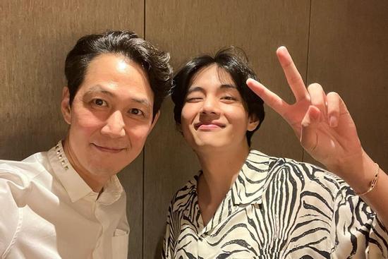 V (BTS) ưu ái làm việc này cho nam chính 'Squid Game' Lee Jung Jae