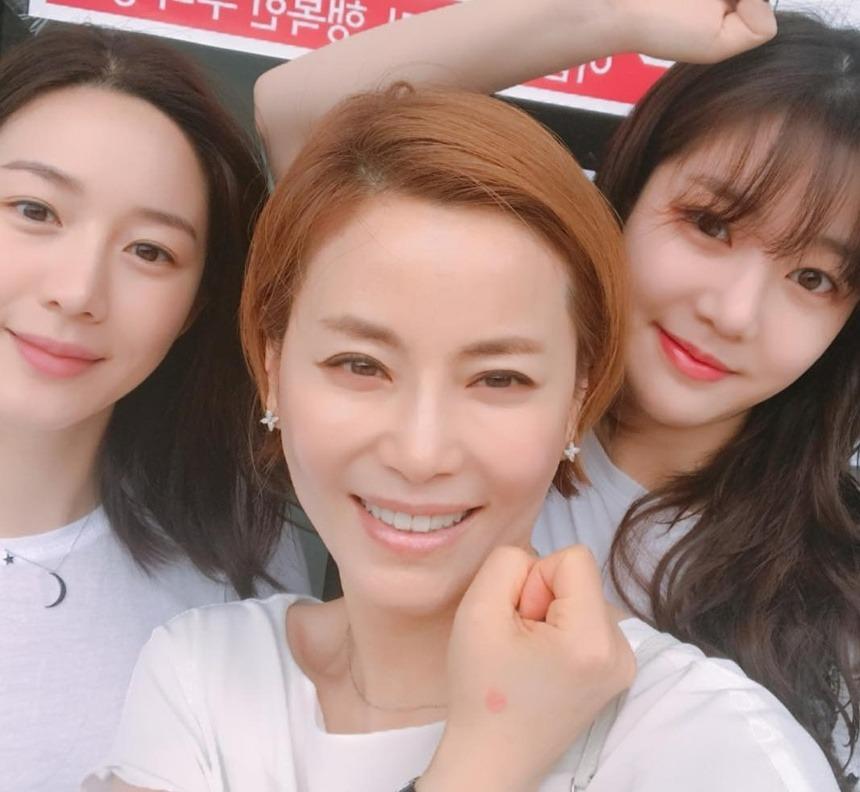 2 chị em hot nhất Hàn: em cưới Lee Seung Gi, chị nghi hẹn hò Jung Kook-1