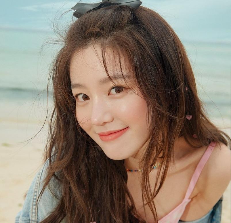 2 chị em hot nhất Hàn: em cưới Lee Seung Gi, chị nghi hẹn hò Jung Kook-2