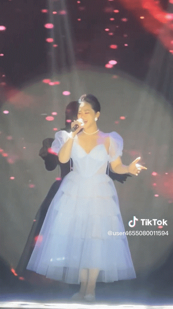 Lương Bích Hữu mặc váy thắt eo, khéo léo đáp trả tin đồn mang thai-3