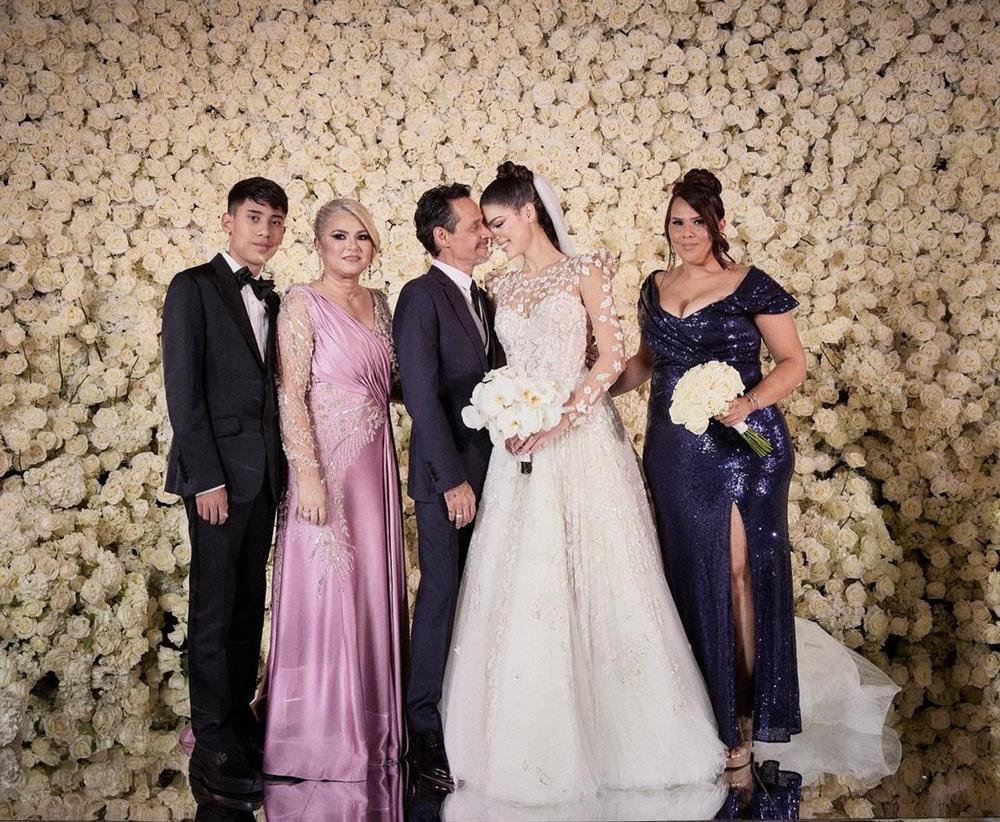 Vừa cưới Marc Anthony, Á hậu Hoàn vũ đã khoe bụng bầu lớn-4