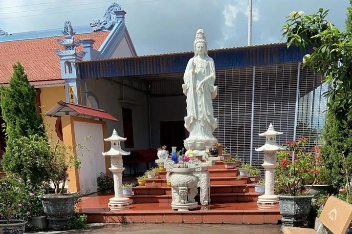 Phát khóc cô đồng đúng nhận, sai cãi thu đủ trăm triệu mới làm lễ-2