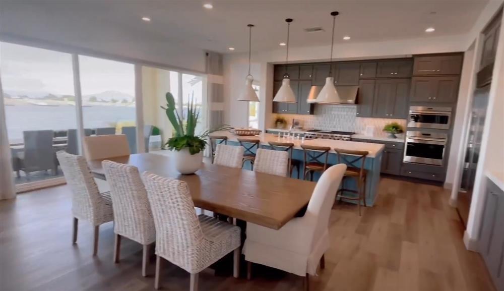 Chồng tặng Phạm Hương nhà mới, góc nào cũng thấy sang-4