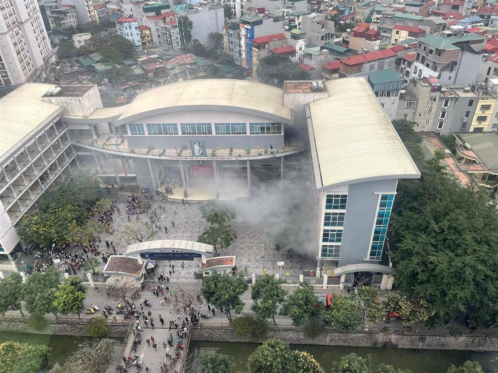 Cháy tầng hầm trường Tiểu học Yên Hòa, học sinh chạy tán loạn-1
