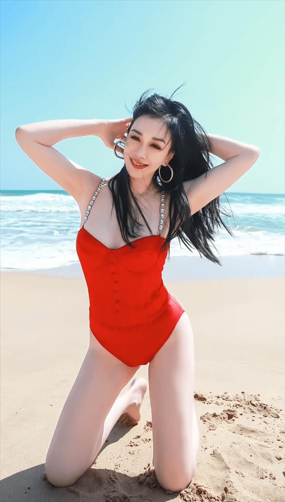 Vóc dáng mỹ nhân gốc Việt Chung Lệ Đề ở tuổi 52-1