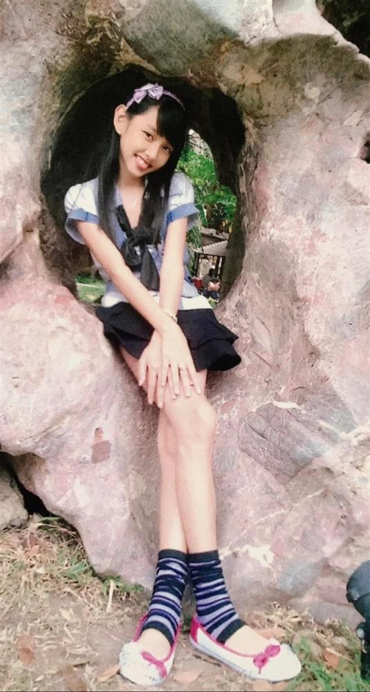 Ảnh cũ Thùy Tiên cho thấy dáng ngồi xoắn quẩy đã có từ bé-2