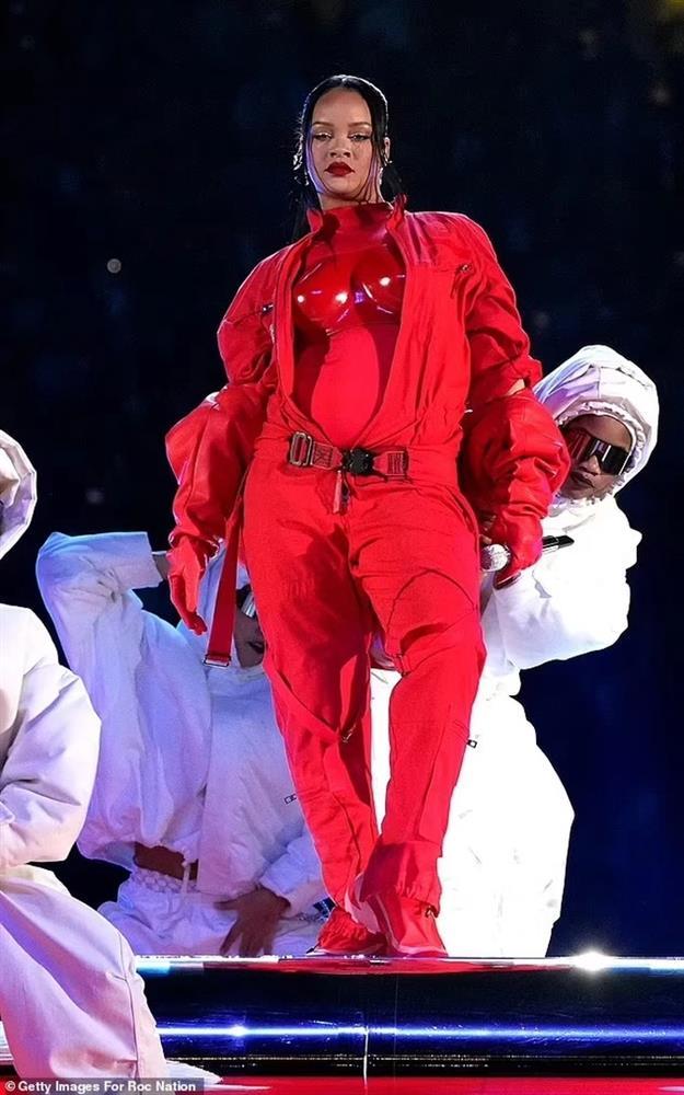 Diễn sân khấu hàng đầu thế giới nhưng ca sĩ không được trả 1 xu-3