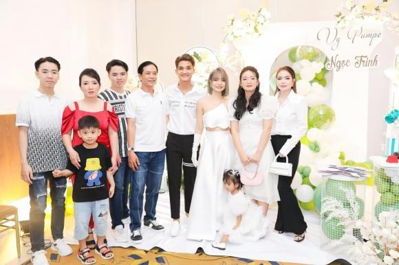 Mẹ vợ Mạc Văn Khoa trẻ đẹp, đứng cạnh con gái như 2 chị em-1