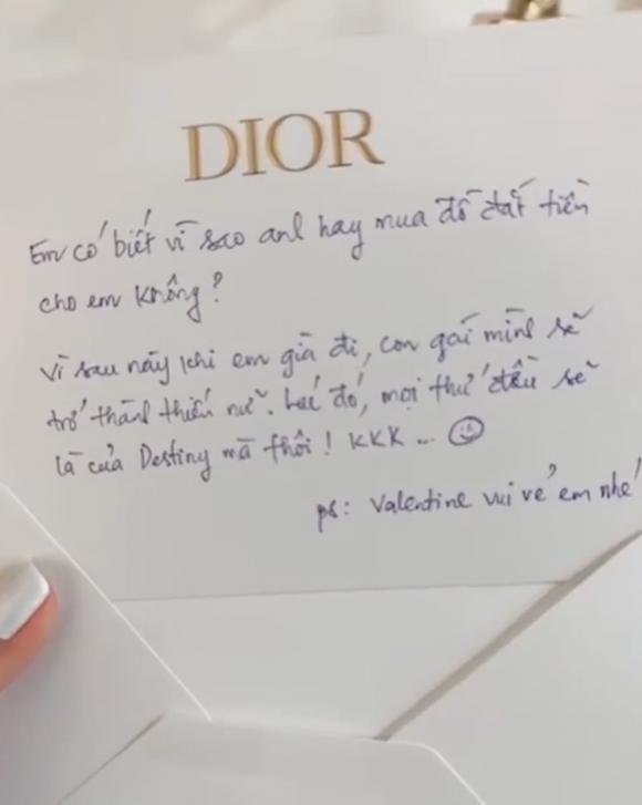 Nhã Phương chấn động khi được chồng tặng túi hiệu gần 150 triệu-1