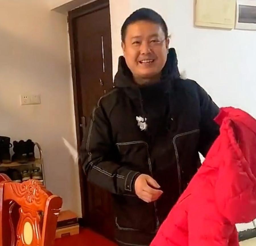 Chồng nuôi ngỗng 6 tháng để lấy lông may áo khoác tặng vợ-1