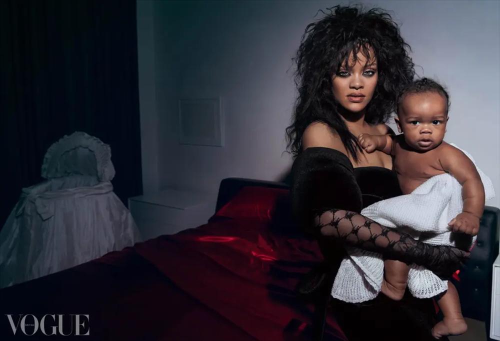 Rihanna lần đầu tiết lộ mặt con trai đầu lòng-2