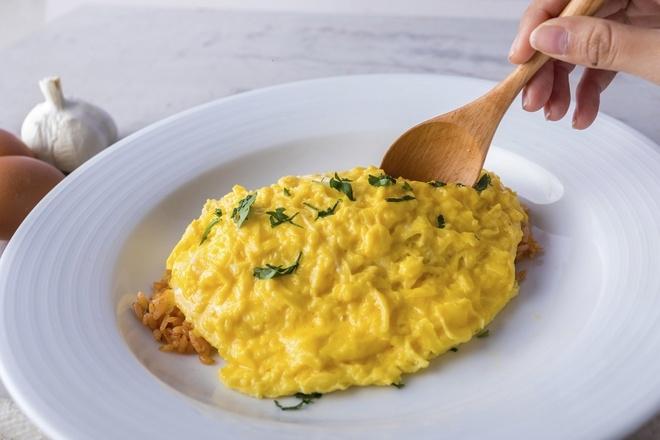 Thanh niên trổ tài làm cơm trứng Nhật, nhưng cái kết… lạ lắm-1