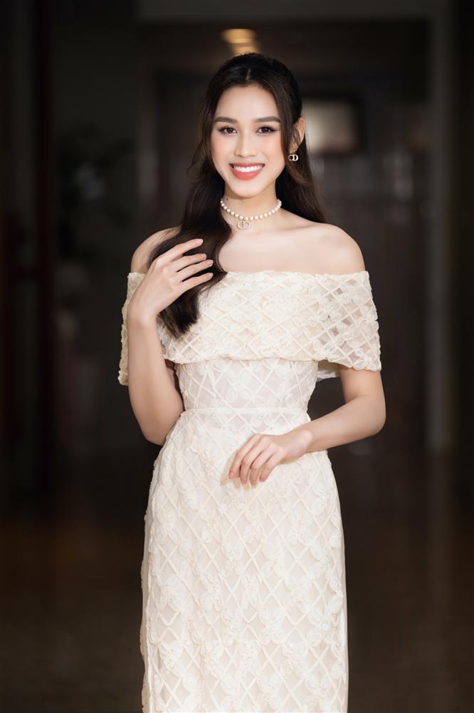 Angela Phương Trinh đọ nữ tính với Đỗ Mỹ Linh và dàn hoa hậu-2