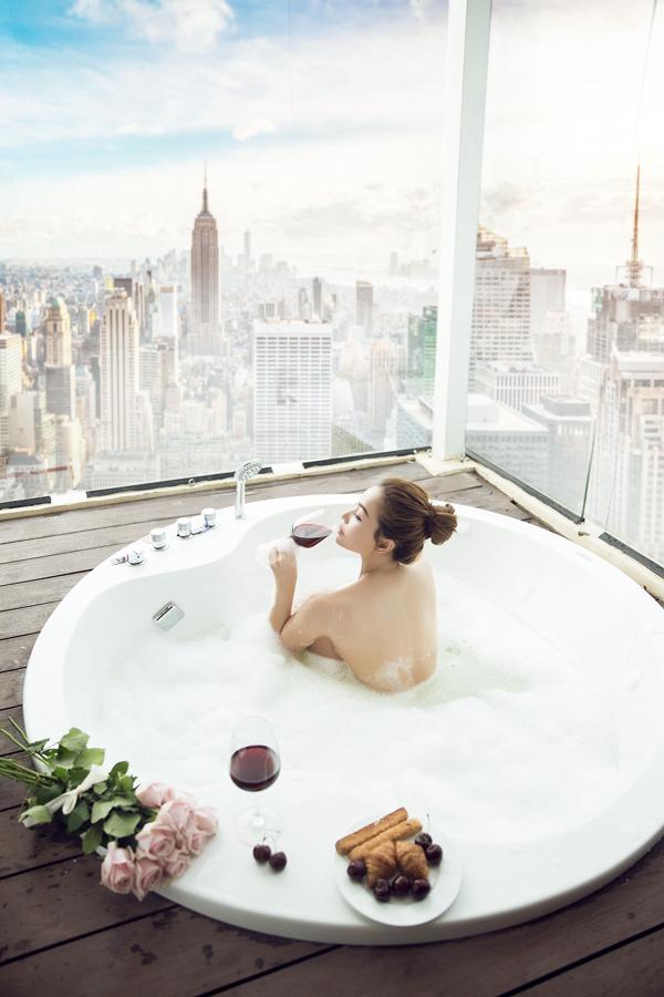 Đoàn Di Băng đánh dấu tuổi mới bằng bộ ảnh gợi cảm ở bồn tắm-8