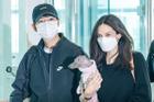 Song Joong Ki theo sát, chăm vợ sắp cưới 'tận răng' ở sân bay