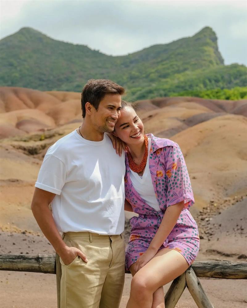 Miss Universe Catriona Gray được bạn trai nổi tiếng cầu hôn-6