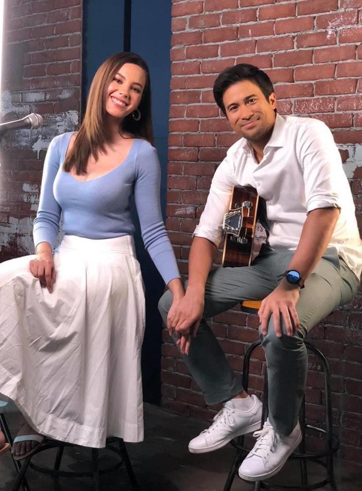 Miss Universe Catriona Gray được bạn trai nổi tiếng cầu hôn-5