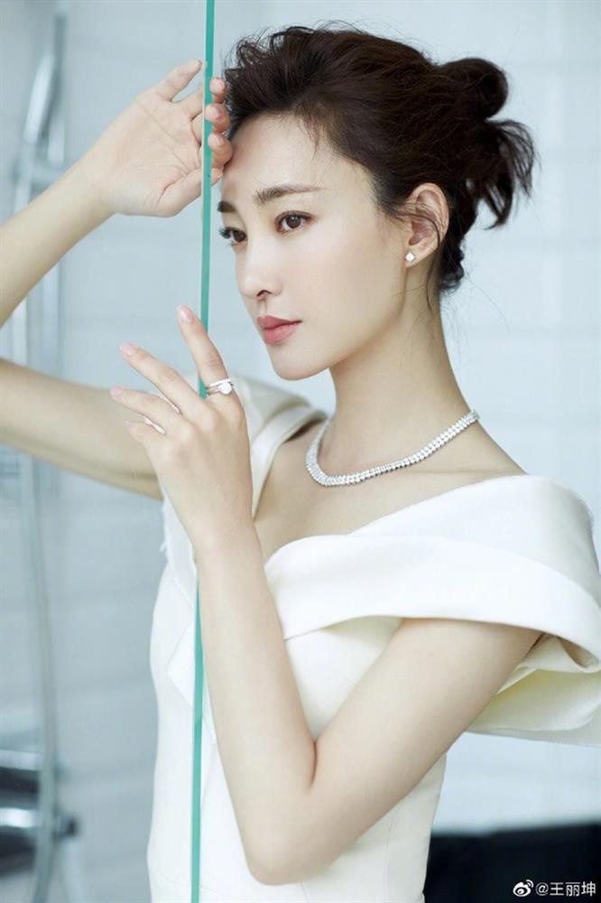 Tình duyên lận đận của mỹ nhân Tây Du Ký trước khi chồng doanh nhân bị bắt-3