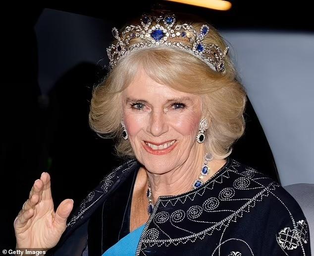 Quyết định bỏ qua viên kim cương 105 carat của Hoàng hậu Camilla-1