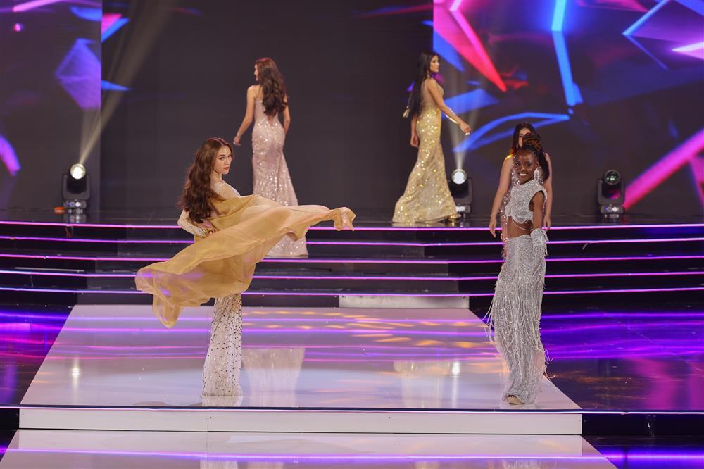 Bộ đầm không có dịp tỏa sáng của Thanh Thanh Huyền ở Miss Charm-4