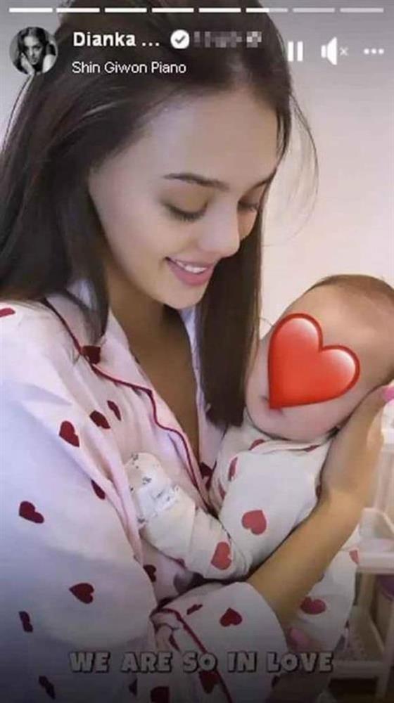 Vợ Bùi Tiến Dũng lộ dáng ngồi khó đỡ chăm quý tử mới sinh-1