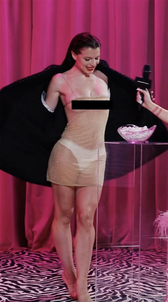 Julia Fox mặc phản cảm hay thách thức thời trang?-2