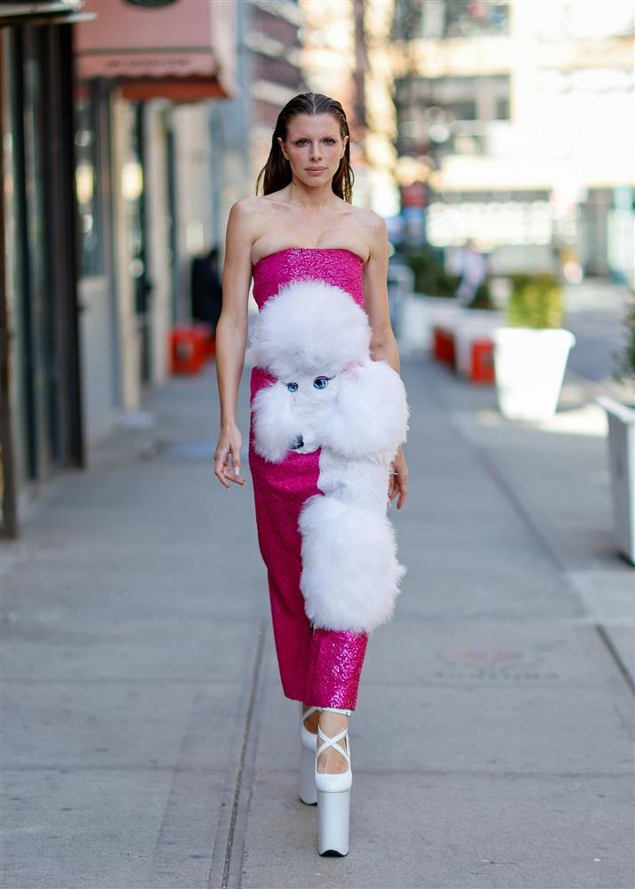 Julia Fox mặc phản cảm hay thách thức thời trang?-10