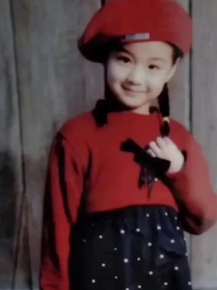 Tiểu Lưu Diệc Phi lộ loạt ảnh hồi nhỏ xinh từ trong trứng-4