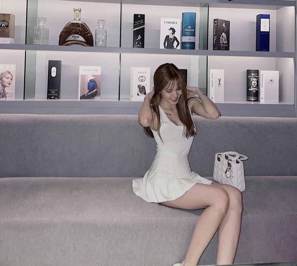 Thiều Bảo Trâm đổi túi hiệu xoành xoạch giữa tin đồn có tình mới-3