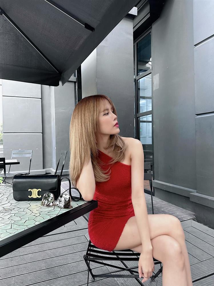 Thiều Bảo Trâm đổi túi hiệu xoành xoạch giữa tin đồn có tình mới-5