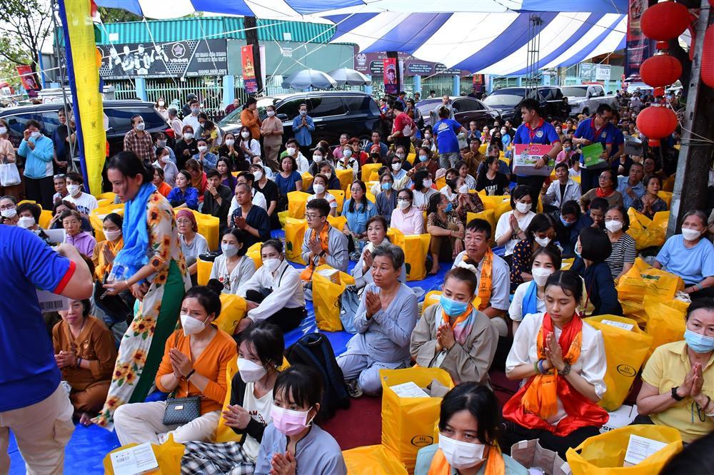 Nghệ sĩ Trần Mạnh Tuấn biểu diễn cúng dàng Đức Thuskey Rinpoche-3