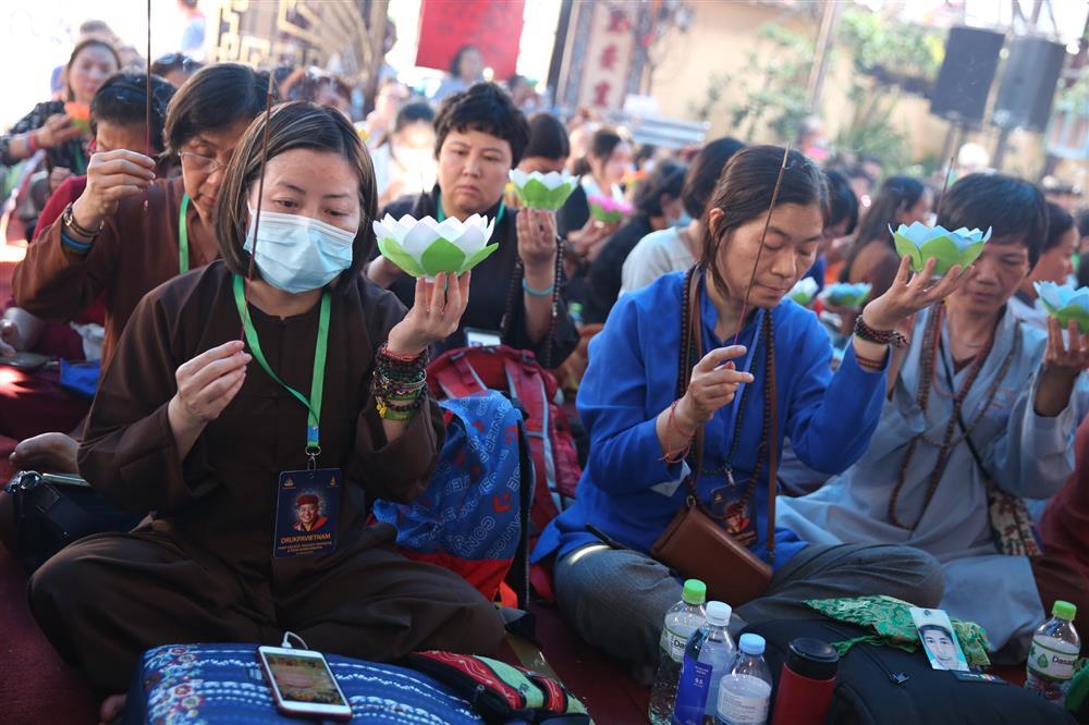 Nghệ sĩ Trần Mạnh Tuấn biểu diễn cúng dàng Đức Thuskey Rinpoche-4