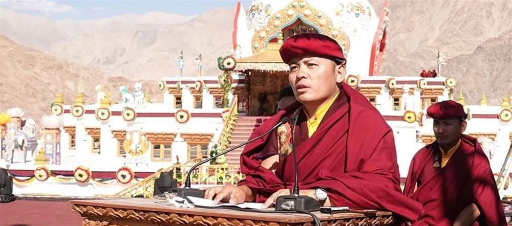 Nghệ sĩ Trần Mạnh Tuấn biểu diễn cúng dàng Đức Thuskey Rinpoche-6