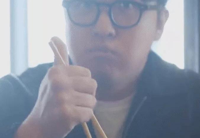 Phản ứng của du khách ngoại quốc khi lần đầu ăn thử bún đậu mắm tôm-3