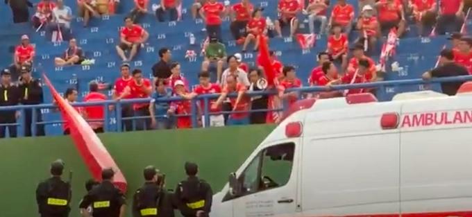 Cầu thủ B.Bình Dương nhập viện sau chấn thương vai nghiêm trọng-1