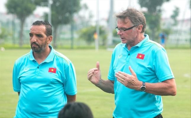 Dàn trợ lý của HLV Troussier ở tuyển Việt Nam gồm những ai?-1