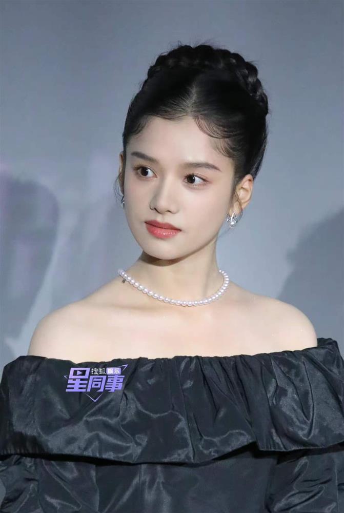 Cận cảnh mặt mộc không tì vết của Trương Tịnh Nghi-8