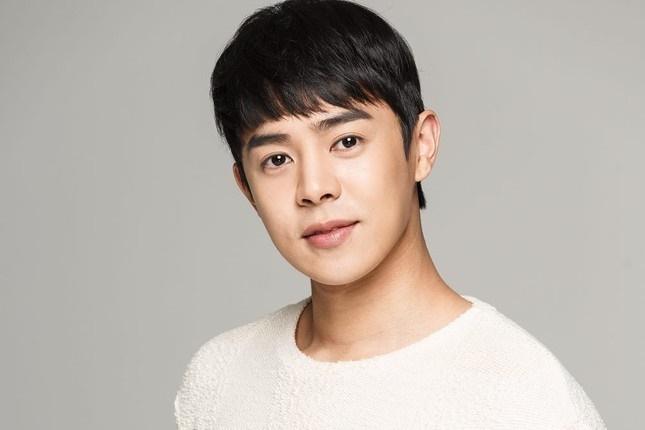 Lý do thần tượng Kpop bị cấm chụp ảnh với người hâm mộ-1