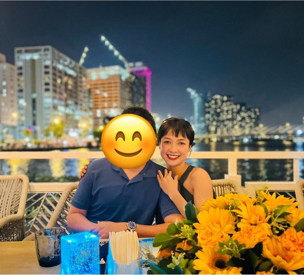 Lê Bê La phản ứng khi nhiều chị em muốn dòm mặt chồng-1