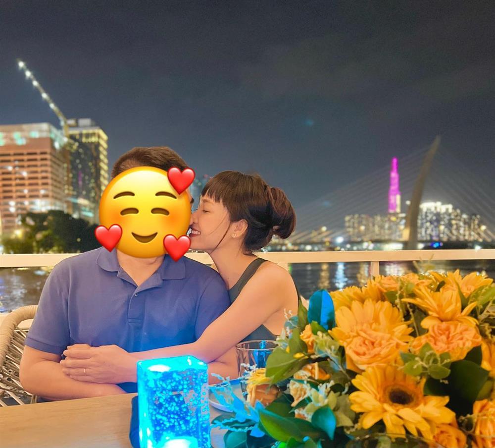 Lê Bê La phản ứng khi nhiều chị em muốn dòm mặt chồng-3