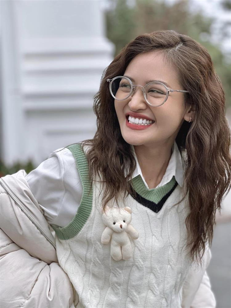 Đời thực nóng bỏng khác xa trên phim của Ly Đừng nói khi yêu-2