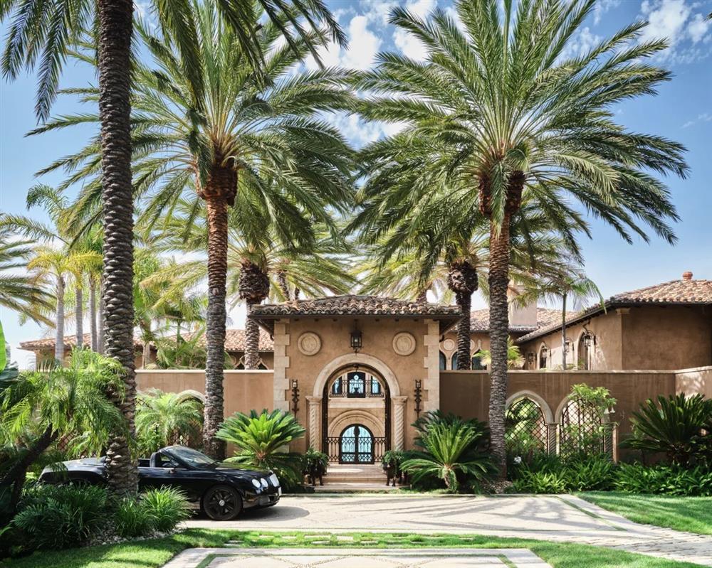 Choáng ngợp và mê đắm ngôi nhà của nữ thần nhạc pop Cher-1