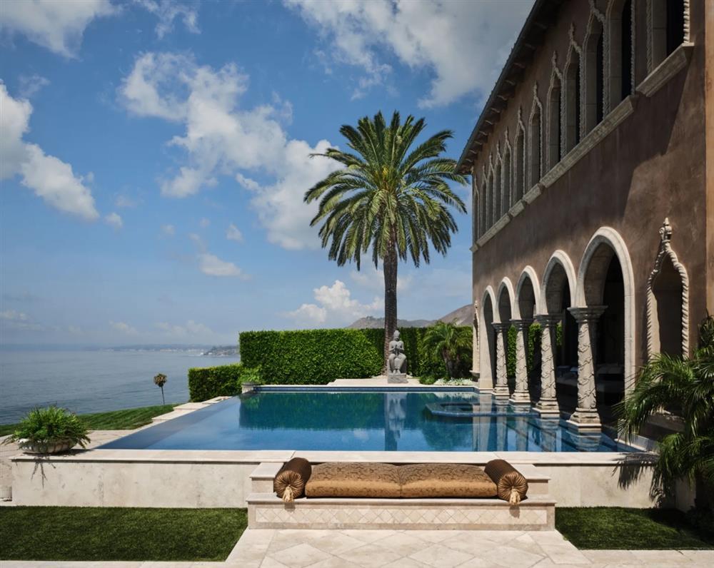 Choáng ngợp và mê đắm ngôi nhà của nữ thần nhạc pop Cher-17