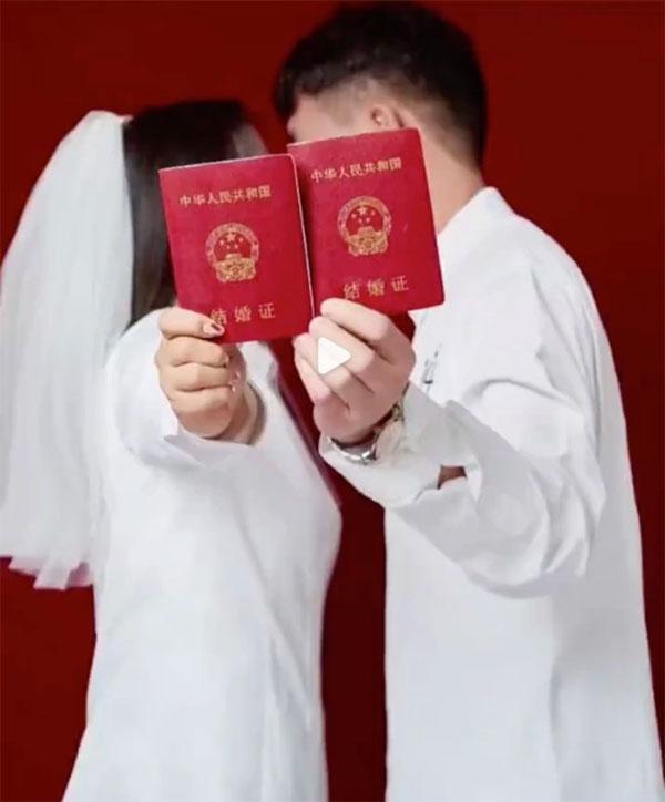 Cô gái Trung Quốc nhặt chồng ngoài phố nhờ bó hoa bị từ chối-2