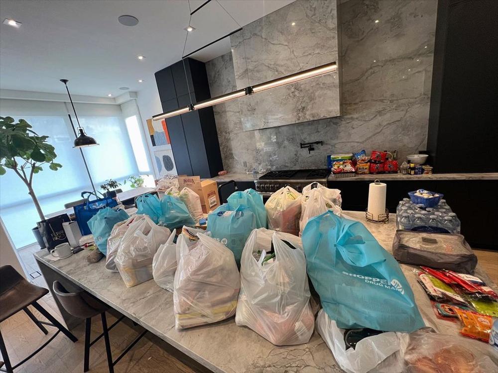 Lee Min Ho gây sốt với ảnh mua đồ tạp hóa ở Canada-4