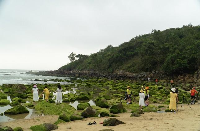 Cảnh đẹp hiếm có ở bãi đá rạn Nam Ô hút hồn giới trẻ Đà Nẵng-1