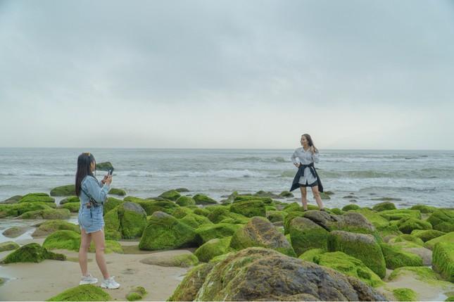 Cảnh đẹp hiếm có ở bãi đá rạn Nam Ô hút hồn giới trẻ Đà Nẵng-4