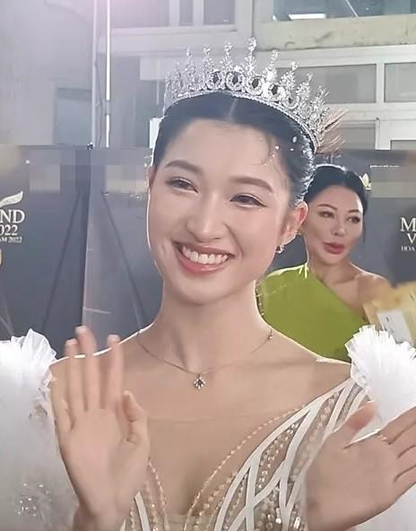 Nàng hậu xinh đến mức chụp CAM thường không lộ nhược điểm-6