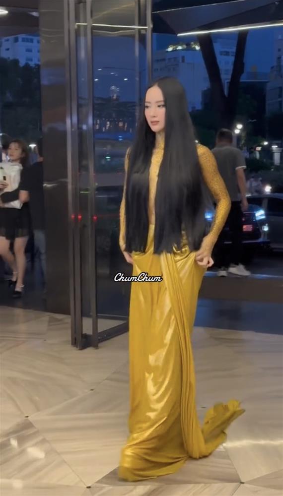 Angela Phương Trinh ăn mặc kiểu tưởng không hở mà hở không tưởng-1