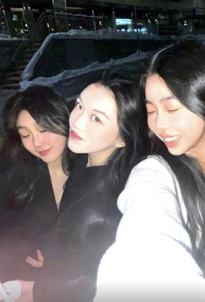 Ngoại hình tuổi 17 của con gái Vương Phi-2